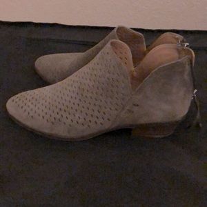 Kenneth Cole reaction booties